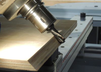 CNC-Bearbeitung von Holzteilen im Detail bei Nord-Süd-Holz